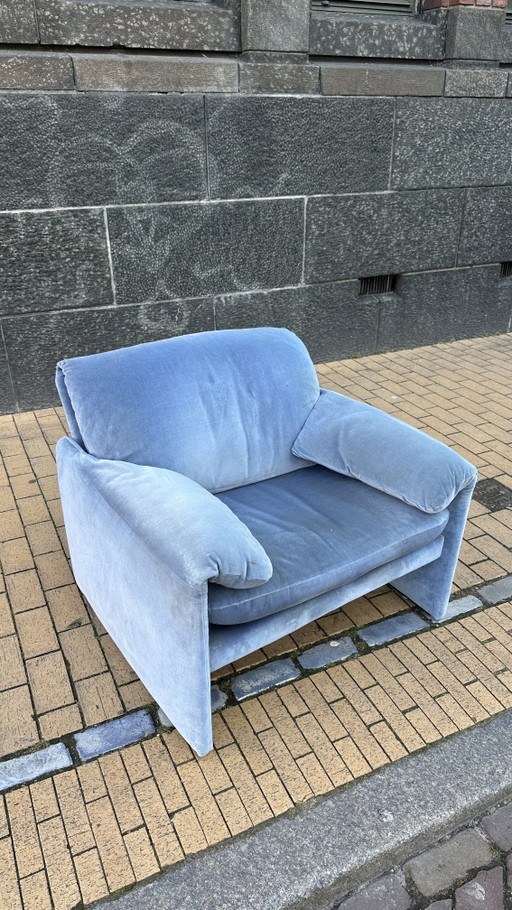 Leolux Bora Bora armchair - Cassina Maralunga style in sky blue