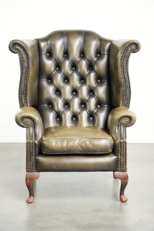 Karaktervolle groene rundleren chesterfield oorfauteuil in Engelse stijl – Leather (photo 2 of 14)