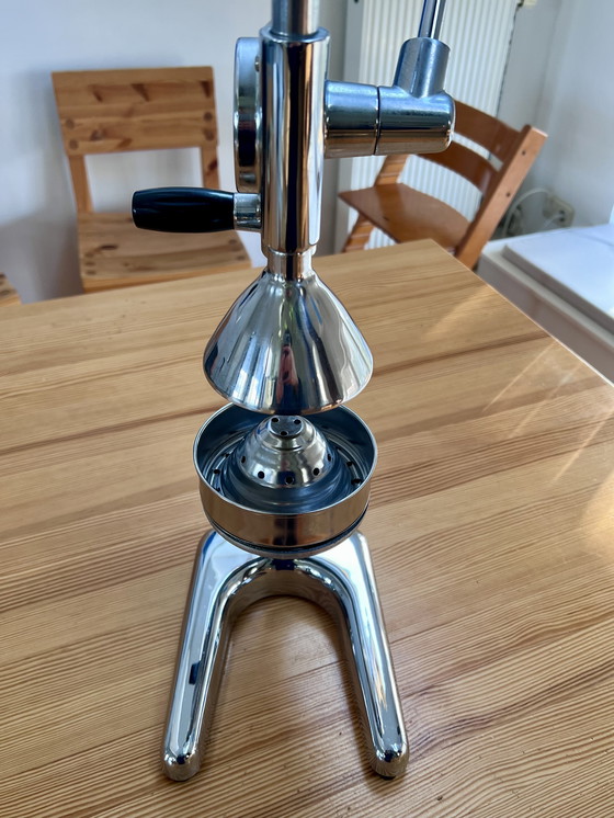 Image 1 of Vintage industrial mid century style horeca manual citrus squeezer / juicer made from heavy steel 