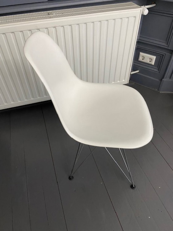 Image 1 of 4 chaises d'appoint en plastique Vitra Eames DSR