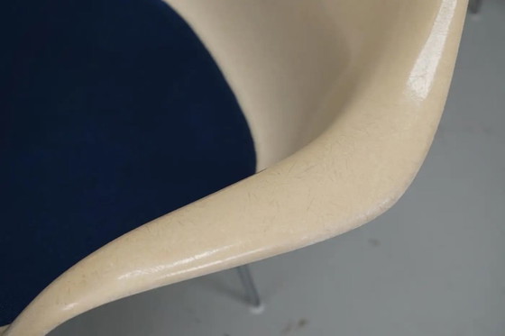 Image 1 of Set di tre poltrone DAX in fibra di vetro color pergamena, Eames per Herman Miller / Vitra