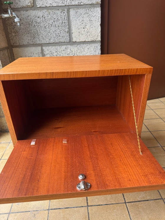 Image 1 of Table de chevet vintage