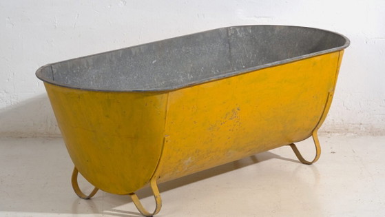Rustic galvanized-metal container for garden or storage – Central Europe, circa 1910 – Plant pot (photo 3 of 39)