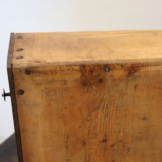Mesita de noche antigua de nogal, Italia, finales del siglo XVII. – Mesitas de noche, Wood (photo 11 of 16)