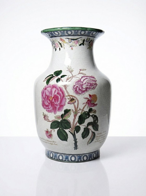 Image 1 of Impresionante jarrón antiguo de Wong Lee con cerámica craquelada y decoración botánica policromada, circa 1895.