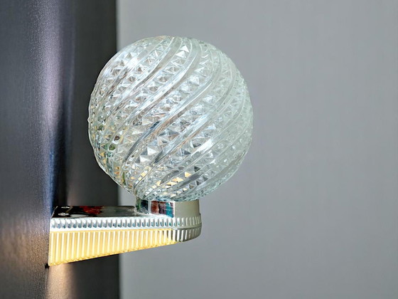 Image 1 of Lampada da parete in vetro trasparente color argento di metà secolo per camera da letto, anni '70