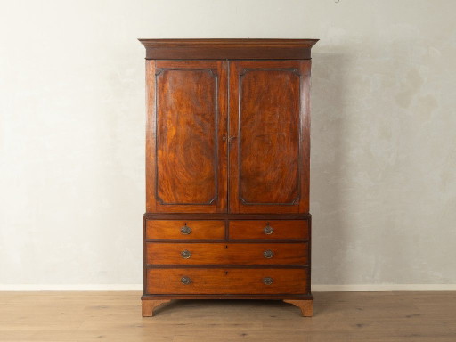 Wäscheschrank aus den 1840er Jahren, viktorianisch