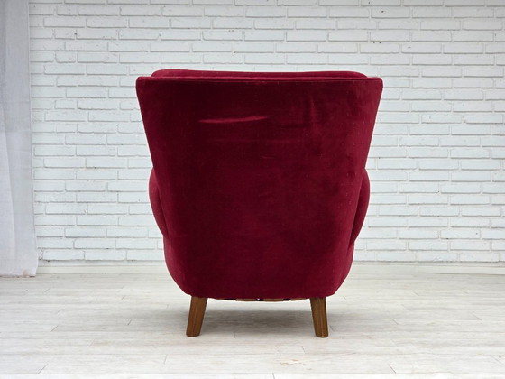 Image 1 of Años 60, sillón danés, muebles de terciopelo rojo cereza, patas de madera de haya, retapizado.