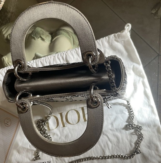 Borsa Mini Lady Dior in raso e cristalli strass con motivo Cannage – Borse a mano, Cristallo, Metallo (photo 12 of 15)