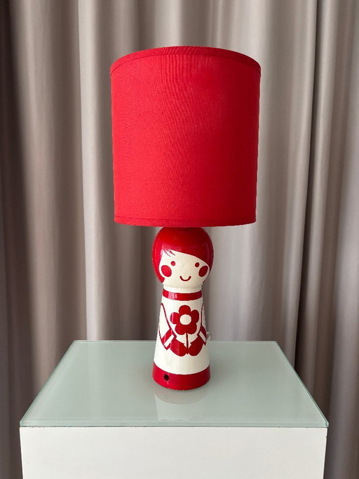 Lámpara de mesa con base en forma de muñeca, Roja y Blanca