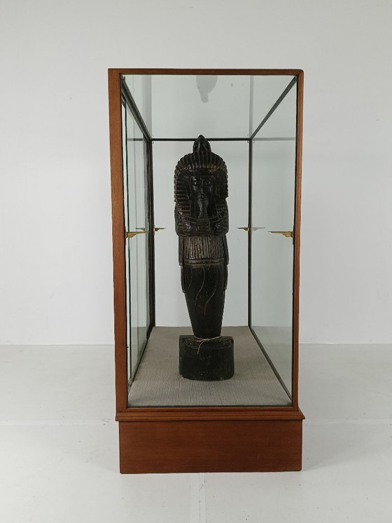 Image 1 of Vitrine de musée ancienne