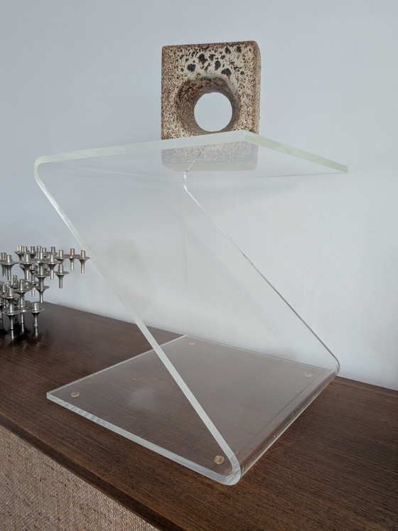 Tavolino vintage in Lucite a forma di Z, anni '70 – Tavolini, Plexiglass (photo 6 of 7)