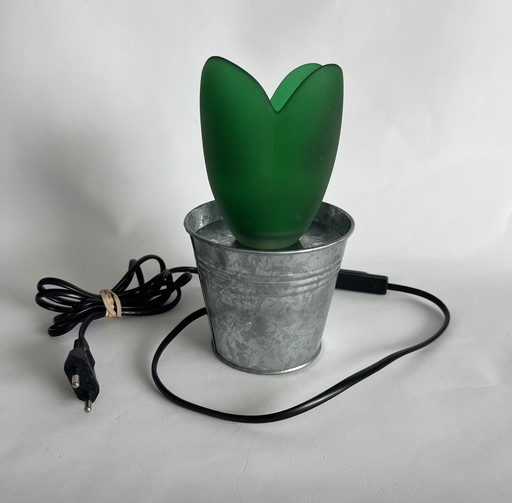 Massive tulip lamp