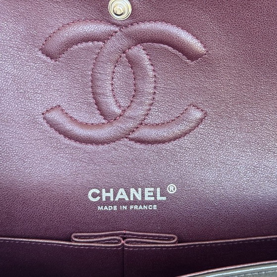 Chanel Classic Flap Medium – Crossbody bags, Lambskin (photo 13 of 17)