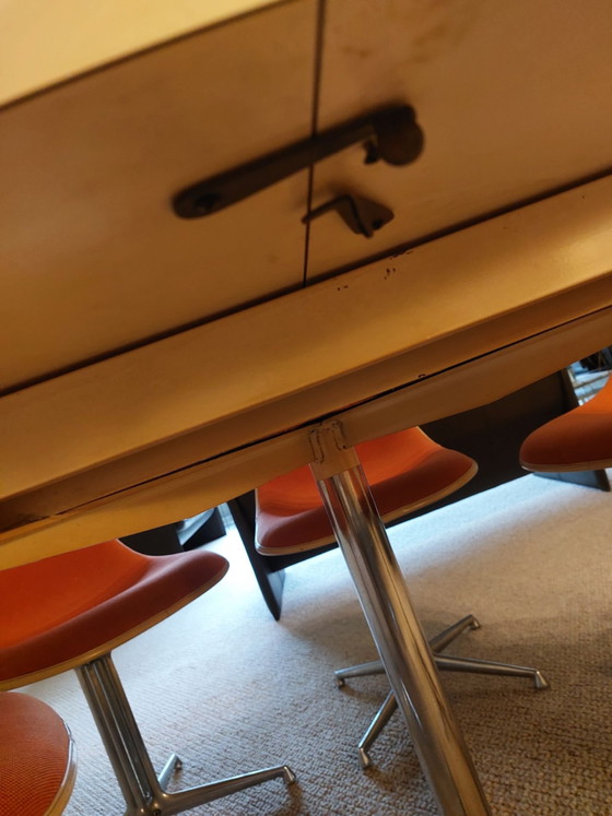 Tavolo da pranzo rotondo allungabile vintage Herman Miller – Tavoli da pranzo, Legno, Alluminio (photo 6 of 6)