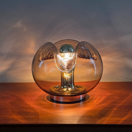 Image 1 of Vintage Space Age tafellamp – Peill & Putzler “Wave” / “Futura” – 1970s Duitsland – Rookglas en Metaal – Ø 26 cm. Space Age