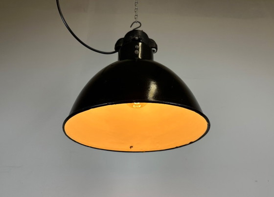 Image 1 of Lampada a sospensione in smalto nero Bauhaus industriale, anni '30