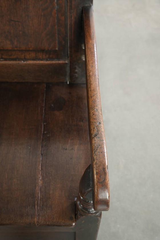 Image 1 of Prachtige antieke Engelse houten bank/ halbank uit begin 18e eeuw met prachtige warme kleuren en mooie details
