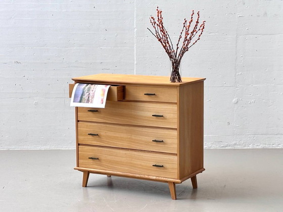 Image 1 of Commode van essenhout uit het midden van de vorige eeuw, jaren 60.