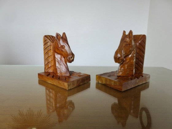 Een paar boekensteunen van beukenhout, met guts bewerkt, jaren 1930-1940. – Decoratieve objecten, Wood (photo 7 of 13)