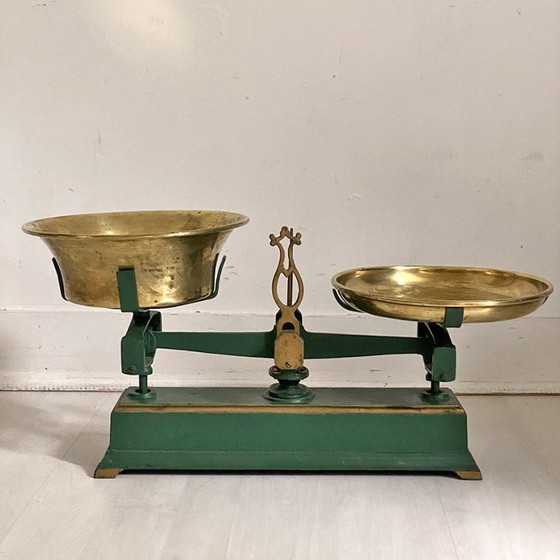 Image 1 of Cast iron Roberval balance with copper pans