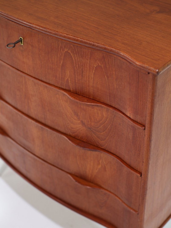 Image 1 of Commode en teck courbé, style vintage danois des années 1960
