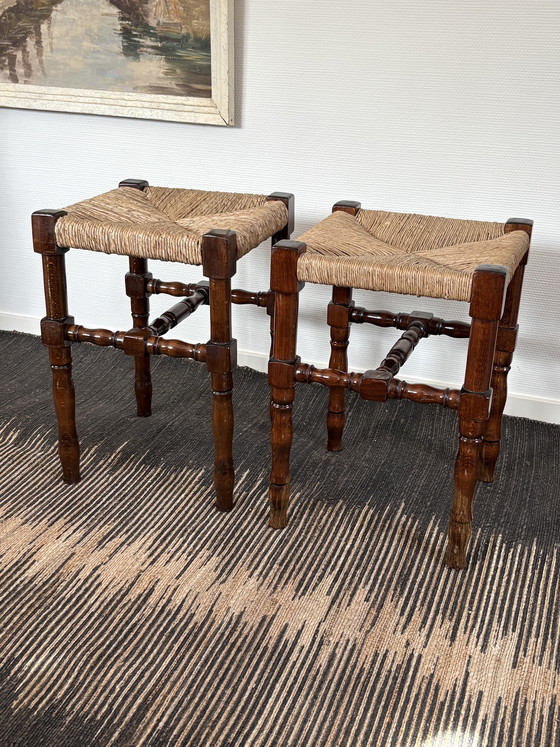 Image 1 of Antikes Hocker-Set aus Walnussholz mit Sitzfläche aus Papierstroh, Höhe 45 cm
