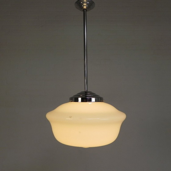 Lámpara colgante Art Déco con pantalla de cristal blanco, década de 1930. – Lámparas colgantes, Brass (photo 11 of 18)