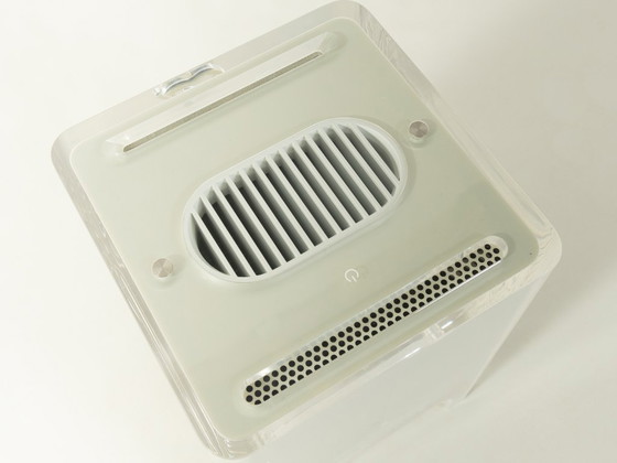 Image 1 of Power Mac G4 Cube et écran Studio 17 pouces, Apple, années 2000, vintage