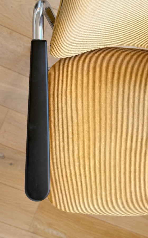 Prachtige gele Gispen de wit stoel met zwarte bies, Fauteuils, Kunststof, Textiel (foto 2 van 8)