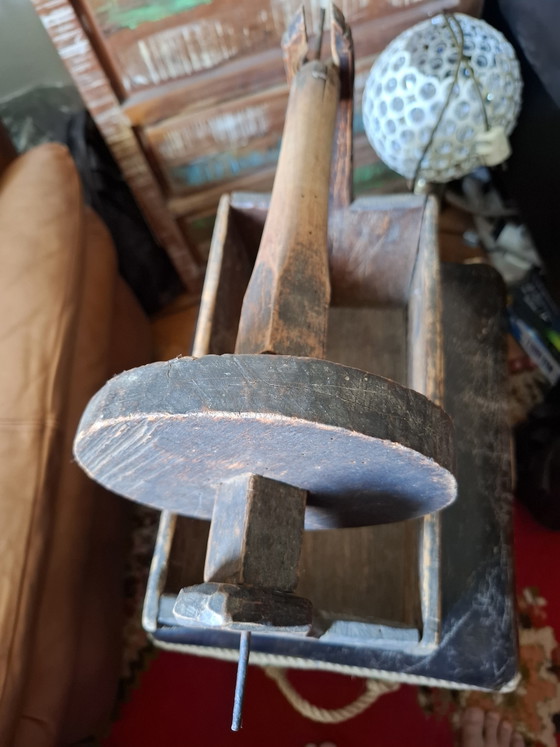 19thC Transylvanian Primitive Set: Antique Wooden Yarn Winder Box (Sucală) & Hand-Carved Bread Oven Peel (photo 14 of 15)