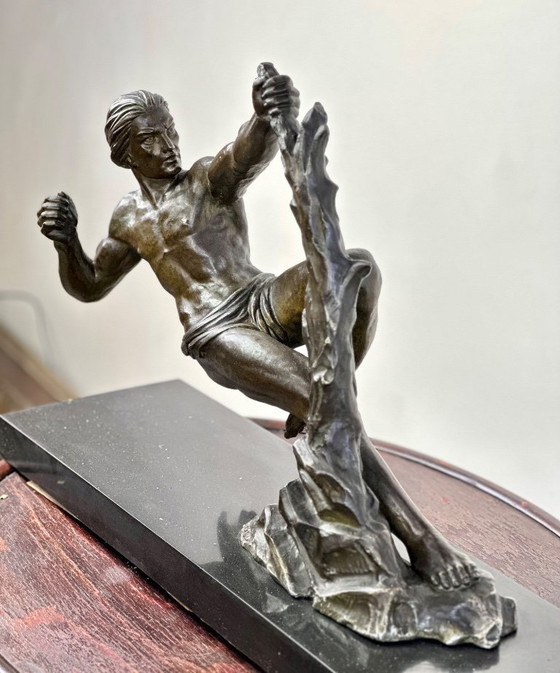 Image 1 of Sovrano Art Déco della scimmia atleta jacques LIMOUSIN