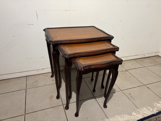 Vintage Miniset Met Leren Inlegwerk – Bijzettafels, Wood, Leather (photo 4 of 7)