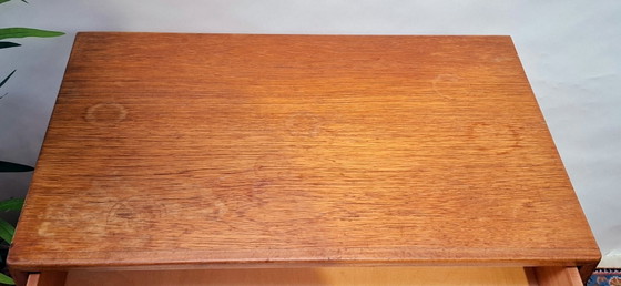 Meuble vintage en teck des années 1960, avec ses pieds inclinés caractéristiques. – Meubles de rangement, Wood (photo 5 of 9)