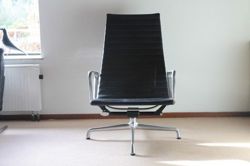 Eames Ea 124 Sessel