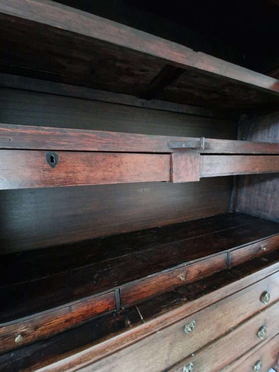 Großer antiker Eichenholz-Aufbewahrungsschrank von 1810-1840 (photo 8 of 8)