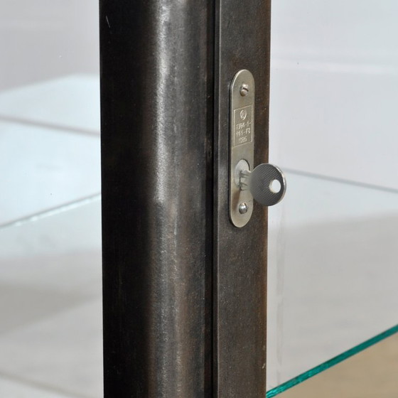 Image 1 of Medisch kabinet uit Oekraïne, gedateerd 1985