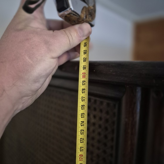 Image 1 of Armadio in rattan marrone scuro, dimensioni 180x112x66 cm.