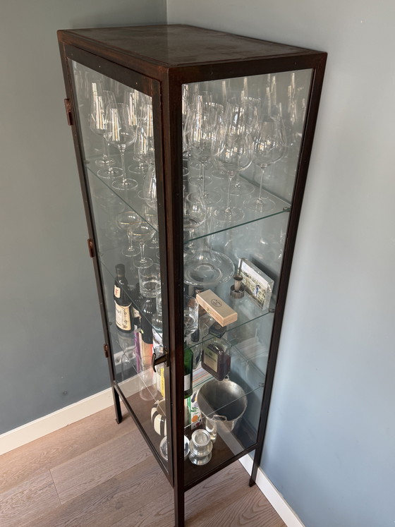 Image 1 of Vitrinakast Neef Louis Design