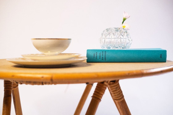 Image 1 of Vintage bijzettafel van bamboe en rotan - jaren 1960