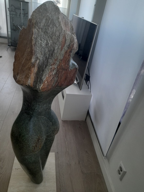Escultura única de gran tamaño, de 110 cm de altura. – Stone (photo 2 of 8)