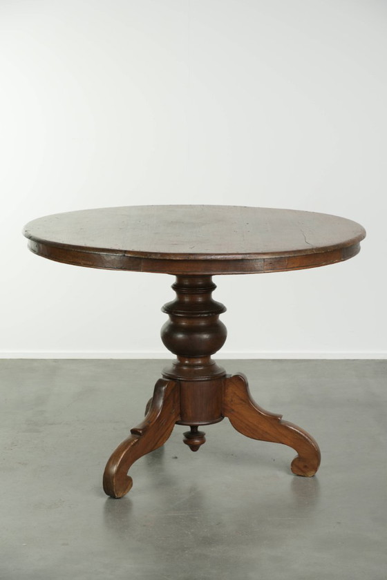 Beautiful subtle round rustic wooden dining table with a lovely appearance and a beautiful patina – Klassiek (photo 2 of 10)