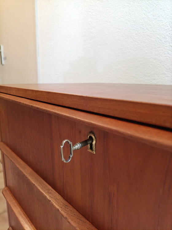 Image 1 of Deense Teak Ladekast