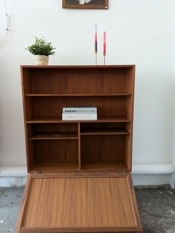 Image 1 of Credenza vintage con gambe a forcina