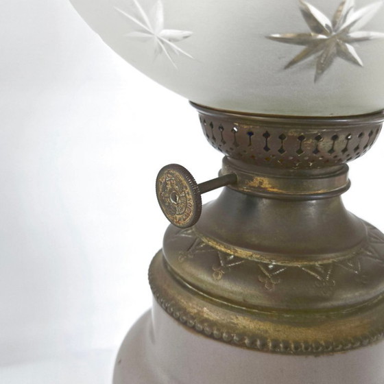Image 1 of Antieke elektrische petroleumlamp, eind 19e eeuw, keramiek, brons en glas.