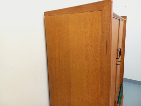 Image 1 of Armario antiguo de madera de roble de los años 50/60.