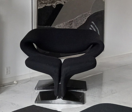 Image 1 of Artifort Pierre Paulin Ribbon Chair met hocker