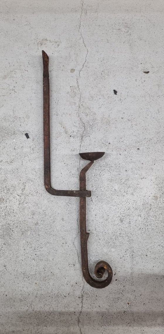 Antiker schmiedeeiserner Wandkerzenhalter mit Tropfschale – Wandleuchten, Iron (photo 2 of 7)