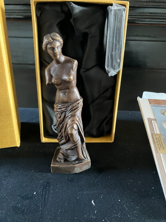 Image 1 of 18 figurillas de bronce, obras maestras de la escultura.