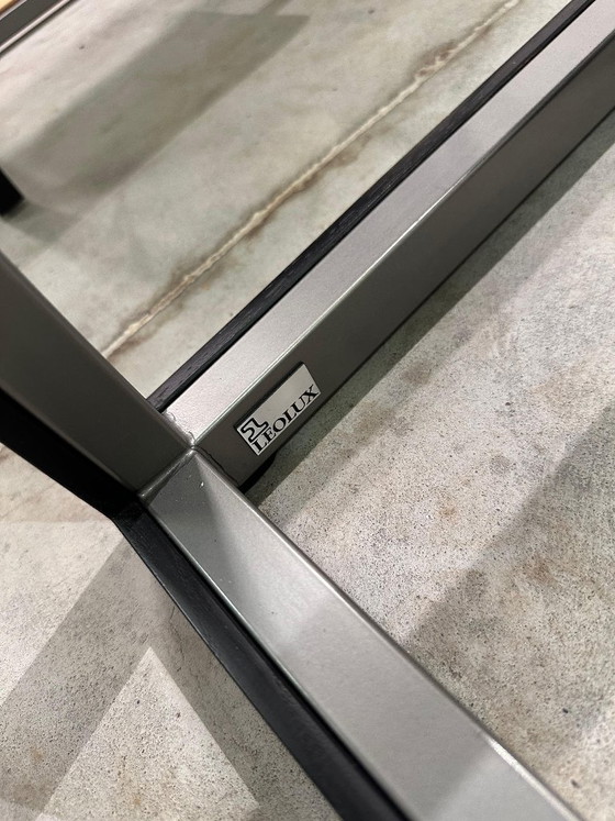 Image 1 of NIEUWSTAAT Leolux Window Tafel + GARANTIE